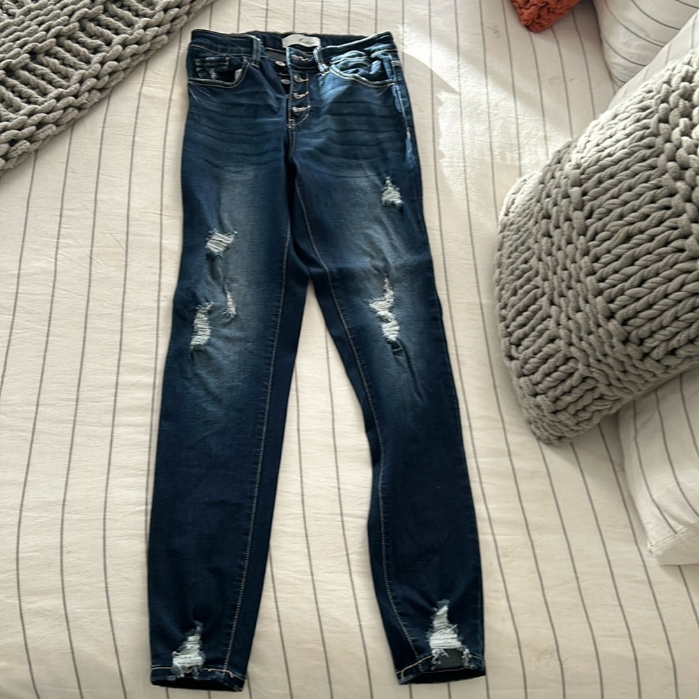 Distressed crop skinny jeans